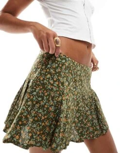Motel Exclusive Casini Pleated Mini Skirt In Grunge Floral For Women Grunge Floral Khaki