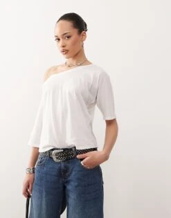 Motel Daman Off-shoulder T-shirt In White For Women