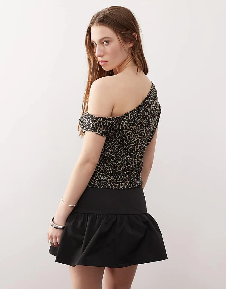 Motel Jaridah Giraffe Print Top In Black And Cream For Women Black/cream - Image 4